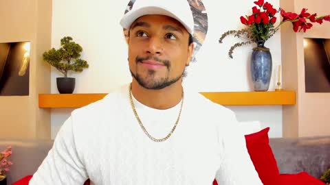 Snapshot of mike_estevess chatting on 12/06/24, 05:53   online show from 12/06/24, 05:53