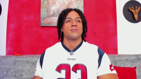 Snapshot of mike_estevess chatting on 12/15/24, 09:56   online show from 12/15/24, 09:56