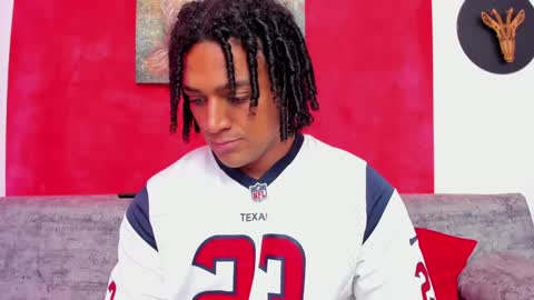 Snapshot of mike_estevess chatting on 12/15/24, 01:00   online show from 12/15/24, 01:00