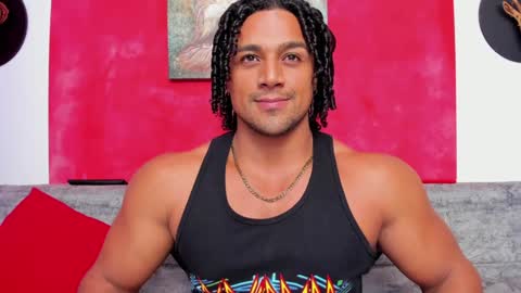 Snapshot of mike_estevess chatting on 12/20/24, 08:28   online show from 12/20/24, 08:28