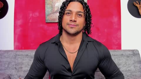 Snapshot of mike_estevess chatting on 12/23/24, 03:29   online show from 12/23/24, 03:29