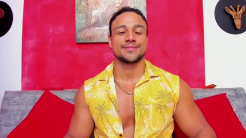 Snapshot of mike_estevess chatting on 12/26/24, 02:05   online show from 12/26/24, 02:05