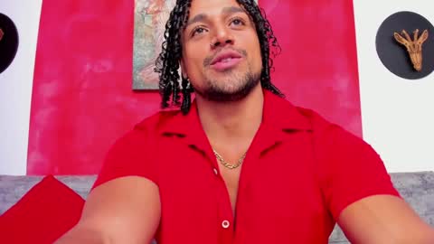 Snapshot of mike_estevess chatting on 12/28/24, 07:33   online show from 12/28/24, 07:33