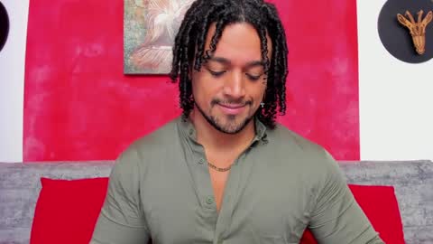 Snapshot of mike_estevess chatting on 01/03/25, 11:57   online show from 01/03/25, 11:57