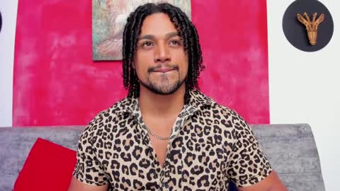 Snapshot of mike_estevess chatting on 01/12/25, 02:56   online show from 01/12/25, 02:56