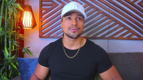 Snapshot of mike_estevess chatting on 01/24/25, 03:32   online show from 01/24/25, 03:32