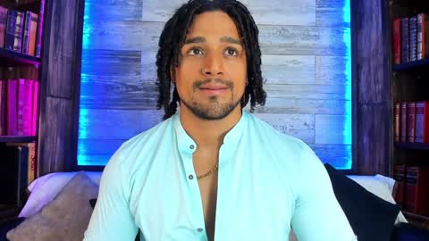 Snapshot of mike_estevess chatting on 01/25/25, 11:32   online show from 01/25/25, 11:32