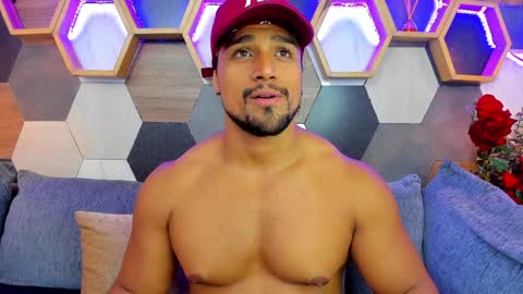 Snapshot of mike_estevess chatting on 02/06/25, 03:41   online show from 02/06/25, 03:41