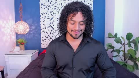 Snapshot of mike_estevess chatting on 02/08/25, 06:01   online show from 02/08/25, 06:01