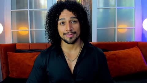 Snapshot of mike_estevess chatting on 02/08/25, 01:54   online show from 02/08/25, 01:54