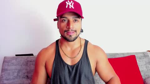 Snapshot of mike_estevess chatting on 02/09/25, 11:04   online show from 02/09/25, 11:04