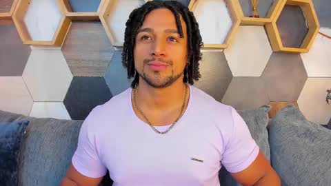 Snapshot of mike_estevess chatting on 02/14/25, 03:11   online show from 02/14/25, 03:11