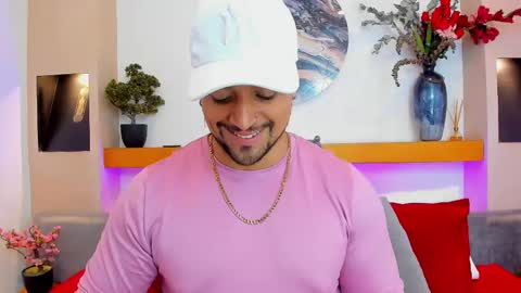 Snapshot of mike_estevess chatting on 02/19/25, 10:31   online show from 02/19/25, 10:31