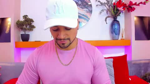 Snapshot of mike_estevess chatting on 02/20/25, 04:50   online show from 02/20/25, 04:50