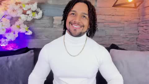 Snapshot of mike_estevess chatting on 02/23/25, 12:05   online show from 02/23/25, 12:05