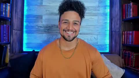 Snapshot of mike_estevess chatting on 03/07/25, 02:15   online show from 03/07/25, 02:15