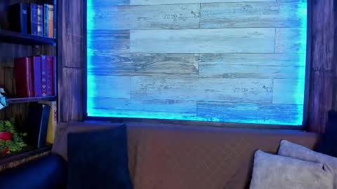 Snapshot of mike_estevess chatting on 03/07/25, 05:18   online show from 03/07/25, 05:18