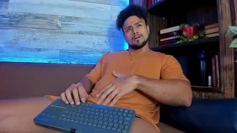 Snapshot of mike_estevess chatting on 03/07/25, 09:51   online show from 03/07/25, 09:51