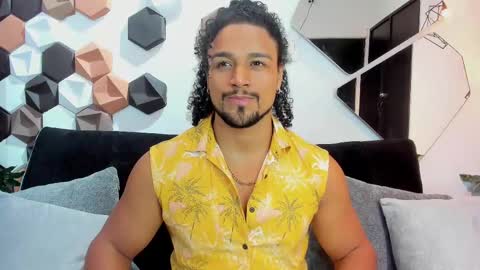 Snapshot of mike_estevess chatting on 03/08/25, 12:20   online show from 03/08/25, 12:20