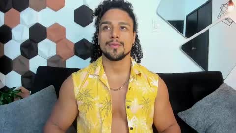 Snapshot of mike_estevess chatting on 03/08/25, 06:58   online show from 03/08/25, 06:58