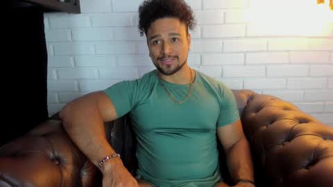 Snapshot of mike_estevess chatting on 03/09/25, 09:46   online show from 03/09/25, 09:46