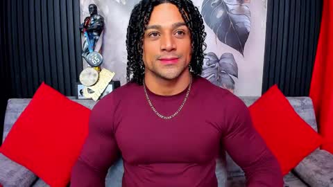 Snapshot of mike_estevess chatting on 09/21/25, 08:16   online show from 09/21/25, 08:16