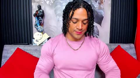 Snapshot of mike_estevess chatting on 09/25/25, 08:18   online show from 09/25/25, 08:18