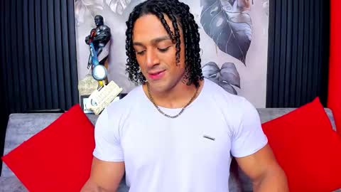 Snapshot of mike_estevess chatting on 09/30/25, 07:24   online show from 09/30/25, 07:24