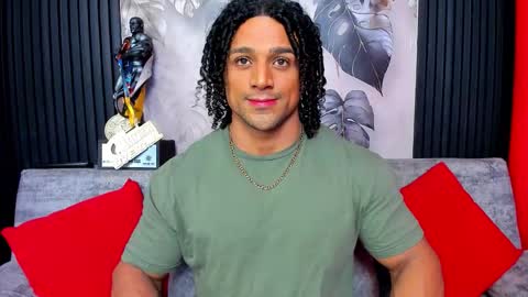 Snapshot of mike_estevess chatting on 10/02/25, 09:16   online show from 10/02/25, 09:16