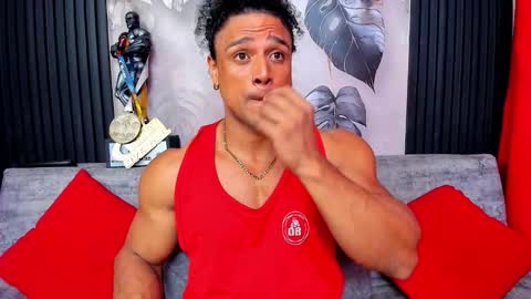 Snapshot of mike_estevess chatting on 10/06/25, 12:08   online show from 10/06/25, 12:08