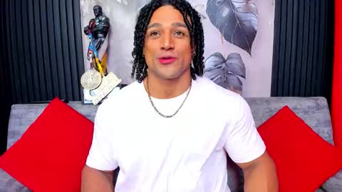 Snapshot of mike_estevess chatting on 10/10/25, 07:29   online show from 10/10/25, 07:29