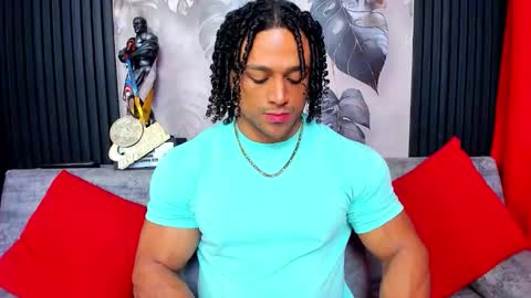 Snapshot of mike_estevess chatting on 10/13/25, 02:00   online show from 10/13/25, 02:00