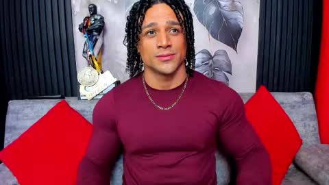 Snapshot of mike_estevess chatting on 10/18/25, 03:09   online show from 10/18/25, 03:09