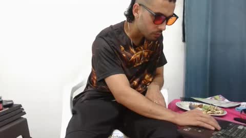 mike_leonrey22 online show from 11/28/25, 10:45