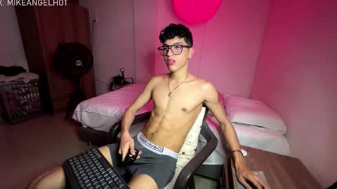 Mike Pineapple online show from 01/07/26, 04:04