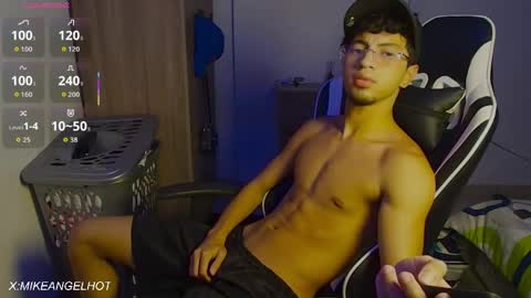 Snapshot of mike_pineapple chatting on 06/07/26, 03:43 Mike Pineapple online show from 06/07/26, 03:43