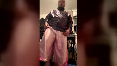 Snapshot of mikeballshorts chatting on 06/08/26, 05:19 mikeballshorts online show from 06/08/26, 05:19