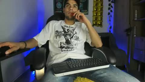 mikee_scooth online show from 01/06/25, 04:26