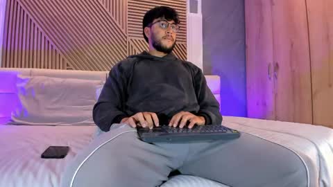 Mikeee online show from 04/19/26, 11:09