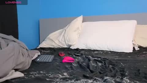 mikehawk1589 online show from 10/14/25, 08:48