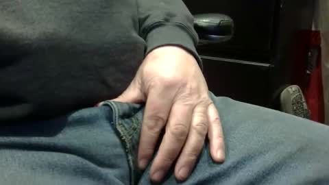 Snapshot of mikeoxlahng chatting on 01/15/26, 04:17 mikeoxlahng online show from 01/15/26, 04:17