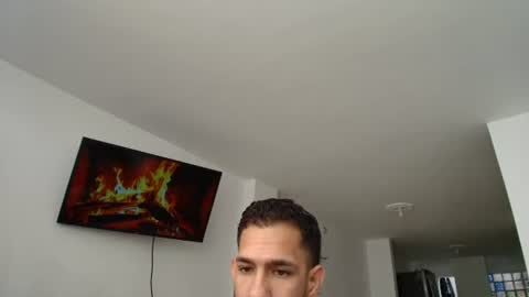 Snapshot of mikethomson01 chatting on 06/25/26, 02:32 Mike online show from 06/25/26, 02:32