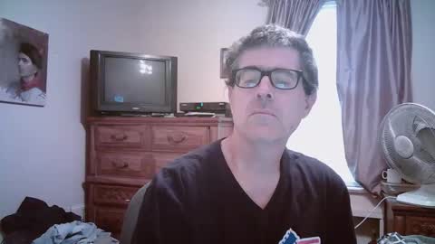 Snapshot of mikewulds chatting on 04/24/26, 11:07 Mike online show from 04/24/26, 11:07