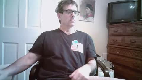 Snapshot of mikewulds chatting on 04/26/26, 02:26 Mike online show from 04/26/26, 02:26