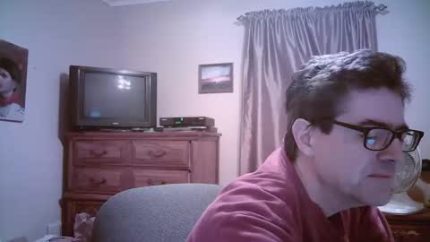 Snapshot of mikewulds chatting on 05/02/26, 02:16 Mike online show from 05/02/26, 02:16
