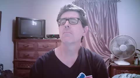 Snapshot of mikewulds chatting on 05/07/26, 02:17 Mike online show from 05/07/26, 02:17