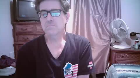 Snapshot of mikewulds chatting on 05/08/26, 02:17 Mike online show from 05/08/26, 02:17