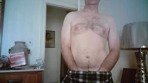 Snapshot of mikewulds chatting on 05/16/26, 12:04 Mike online show from 05/16/26, 12:04