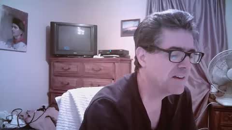 Snapshot of mikewulds chatting on 05/19/26, 02:07 Mike online show from 05/19/26, 02:07