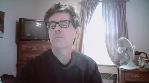 Snapshot of mikewulds chatting on 05/25/26, 02:56 Mike online show from 05/25/26, 02:56